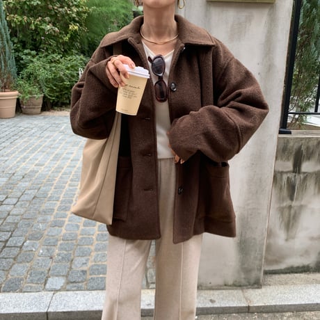 柔らかブークレブラウンコート