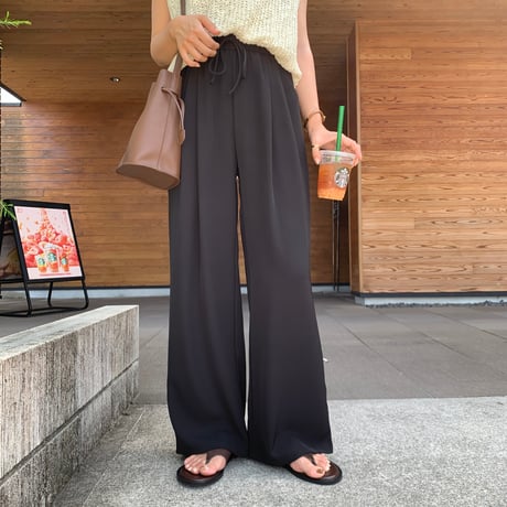 リラックスさらさらタックワイドパンツ