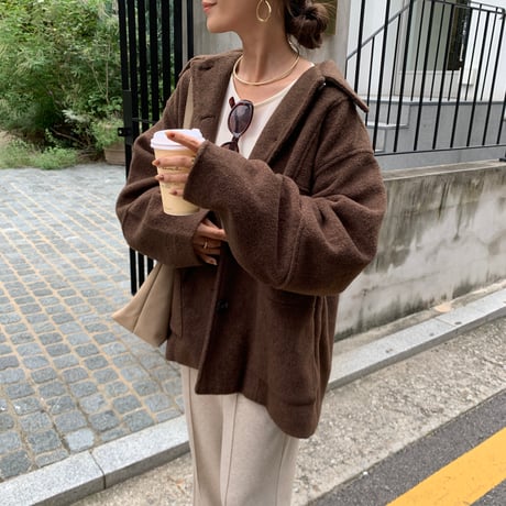 柔らかブークレブラウンコート