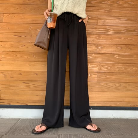 リラックスさらさらタックワイドパンツ