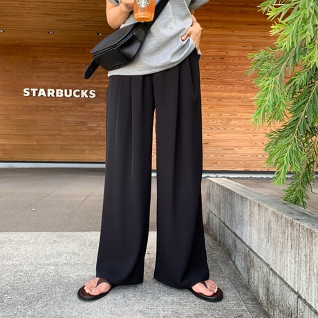 リラックスさらさらタックワイドパンツ