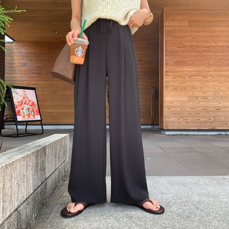 リラックスさらさらタックワイドパンツ