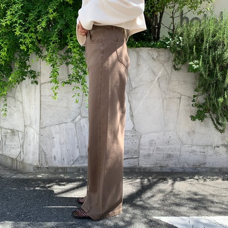 ブラウンやわらかストレッチワイドデニム