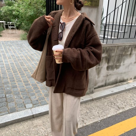 柔らかブークレブラウンコート