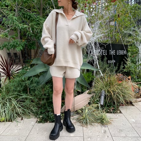 キーネックワッフルニットショートパンツセットアップ