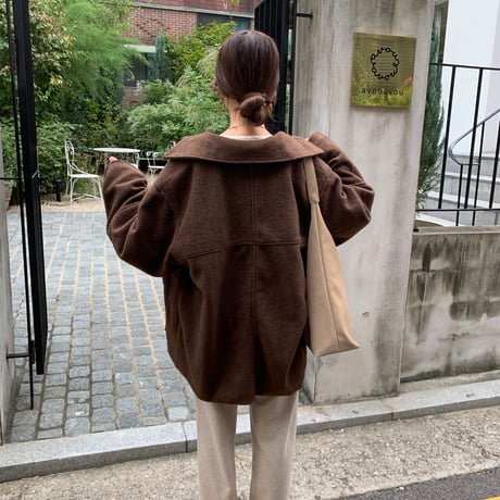 柔らかブークレブラウンコート