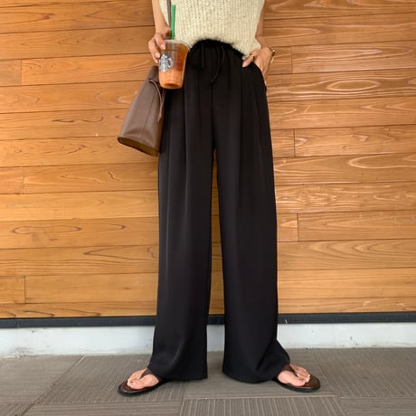 リラックスさらさらタックワイドパンツ