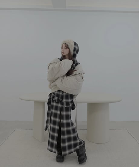 ［Black］ランダムフリルフードシャツドレス / Random Frill Hooded Shirt Dress