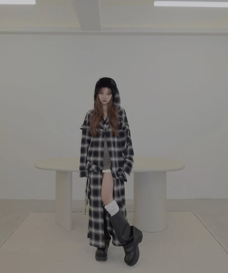 ［Black］ランダムフリルフードシャツドレス / Random Frill Hooded Shirt Dress
