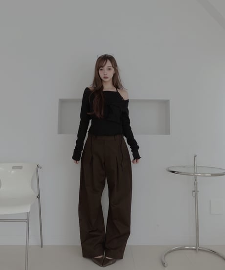 ボリュームタックバレルパンツ / Volume Tuck Barrel Pants