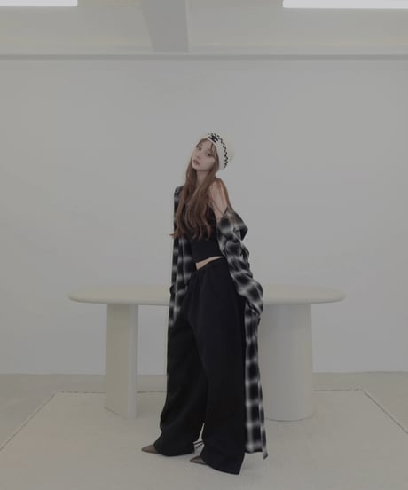 ［Black］ランダムフリルフードシャツドレス / Random Frill Hooded Shirt Dress