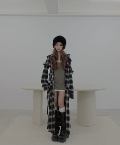 ［Black］ランダムフリルフードシャツドレス / Random Frill Hooded Shirt Dress