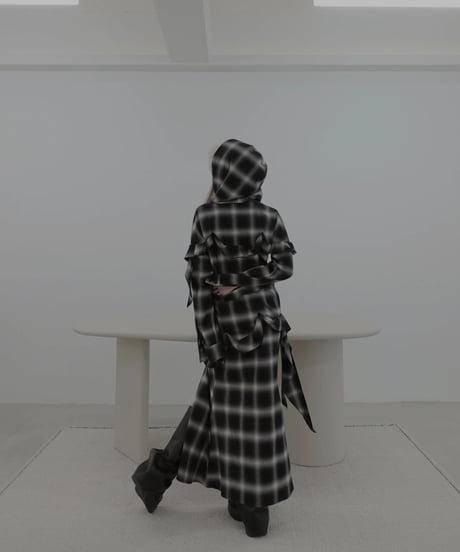 ［Black］ランダムフリルフードシャツドレス / Random Frill Hooded Shirt Dress