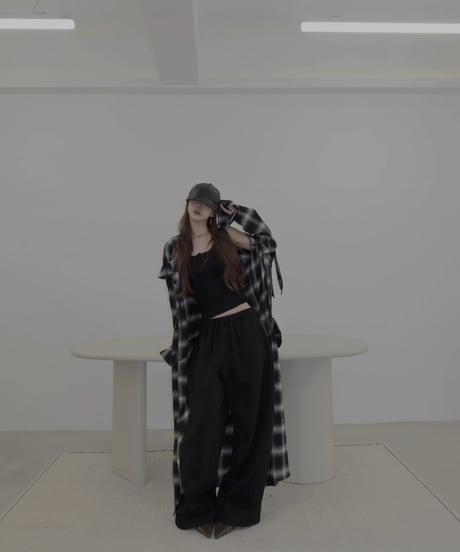 ［Black］ランダムフリルフードシャツドレス / Random Frill Hooded Shirt Dress