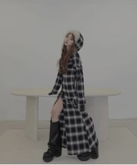 ［Black］ランダムフリルフードシャツドレス / Random Frill Hooded Shirt Dress