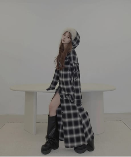 ［Black］ランダムフリルフードシャツドレス / Random Frill Hooded Shirt Dress