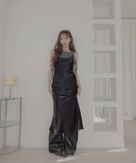 ボリュームタックバレルパンツ / Volume Tuck Barrel Pants