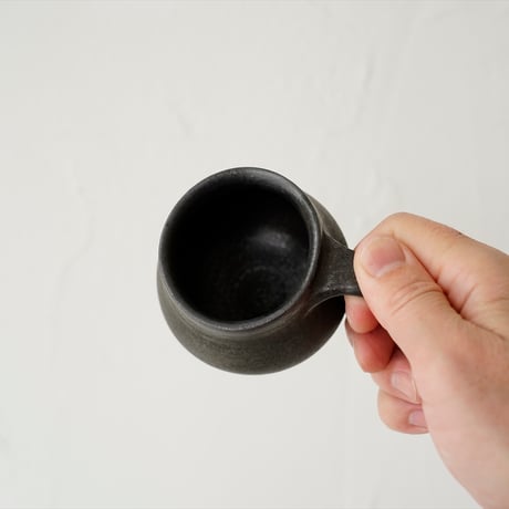 馬場勝文　29　黒釉 　丸マグカップ 　※個体差あり