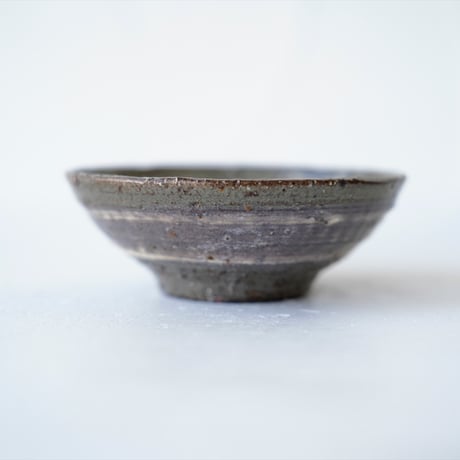梅本尋司　U43-1　三島手針突文平杯