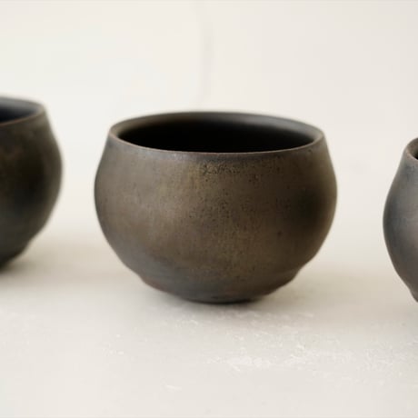 馬場勝文　30　黒釉 　丸カップ 　※個体差あり