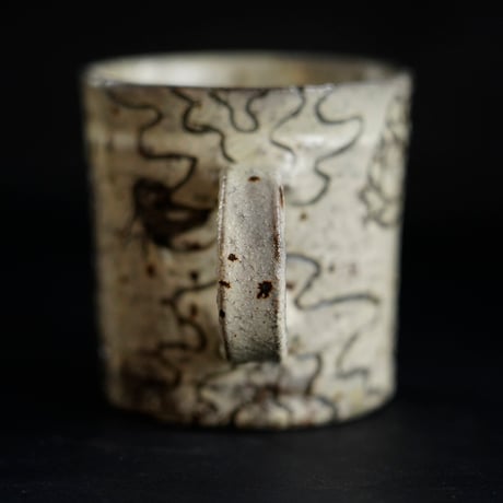 梅本尋司　U37-3　粉青掻落虎文マグカップ