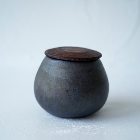 馬場勝文　153　黒釉　木の蓋物