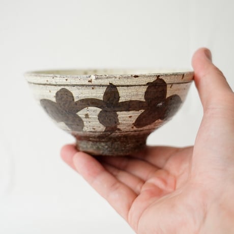 梅本尋司　U51-2　粉青鉄絵草花文茶碗