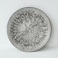 NO.73-A　芳賀稔　黒銀7寸皿