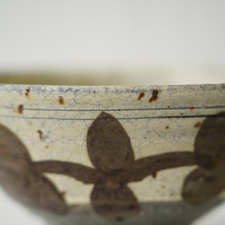 梅本尋司　U52-2　粉青鉄絵草花文茶碗　大