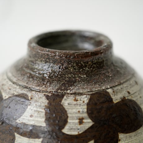 梅本尋司　U51-2　粉青鉄絵草花文茶碗