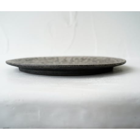 NO.70-B　芳賀稔　黒銀8寸皿