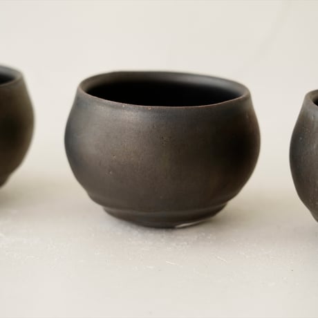 馬場勝文　30　黒釉 　丸カップ 　※個体差あり