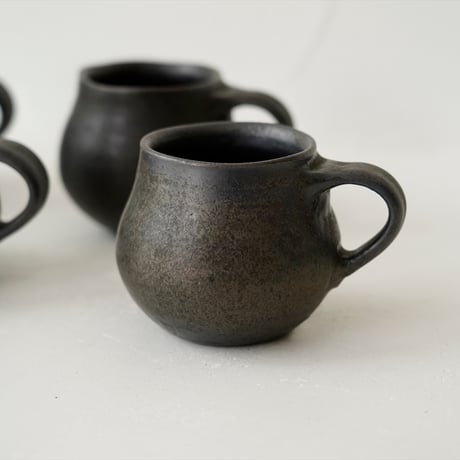 馬場勝文　29　黒釉 　丸マグカップ 　※個体差あり