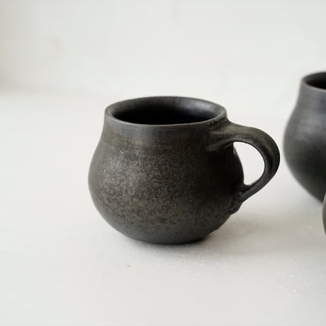馬場勝文　29　黒釉 　丸マグカップ 　※個体差あり