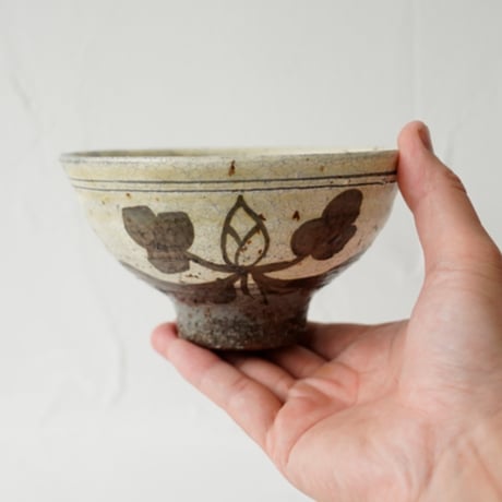 梅本尋司　U52-2　粉青鉄絵草花文茶碗　大