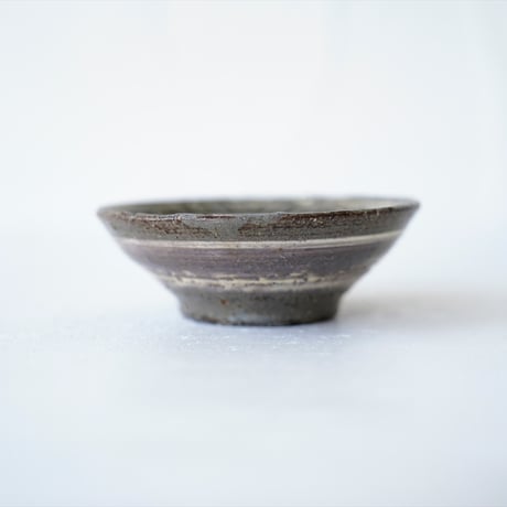 梅本尋司　U43-2　三島手針突文平杯