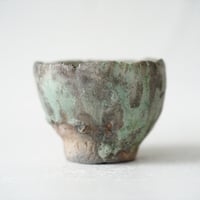 NO.74-7　   芳賀稔　埋め焼き緑ぐいのみ