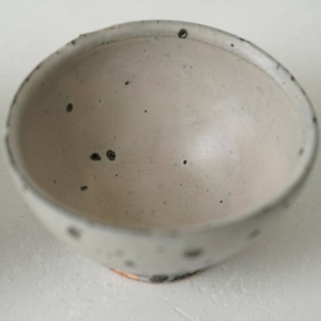 馬場勝文　12-A　荒土（粉引）たわみ小湯呑　※個体差あり