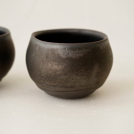 馬場勝文　30　黒釉 　丸カップ 　※個体差あり