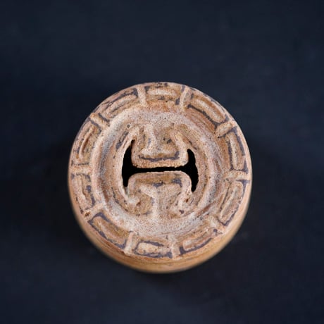梅本尋司　U32-3　出土釉縄文の蓋物　小