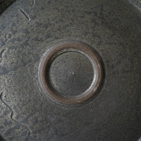 NO.70-B　芳賀稔　黒銀8寸皿