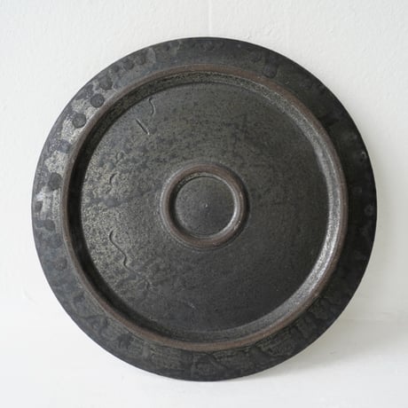 NO.70-B　芳賀稔　黒銀8寸皿