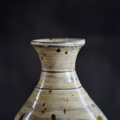 梅本尋司　U36-2　粉青鉄絵草花文瓶