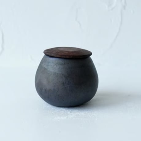 馬場勝文　153　黒釉　木の蓋物