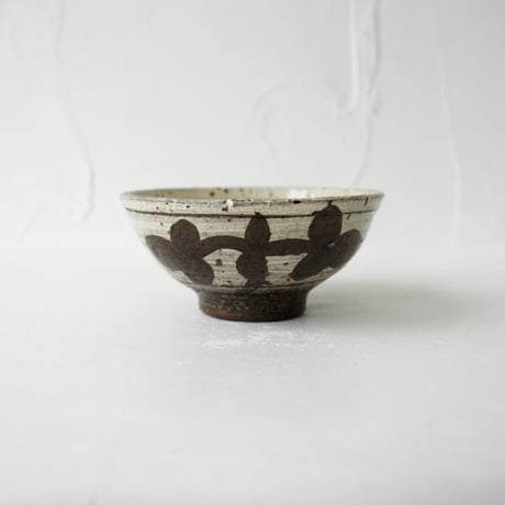 梅本尋司　U51-2　粉青鉄絵草花文茶碗