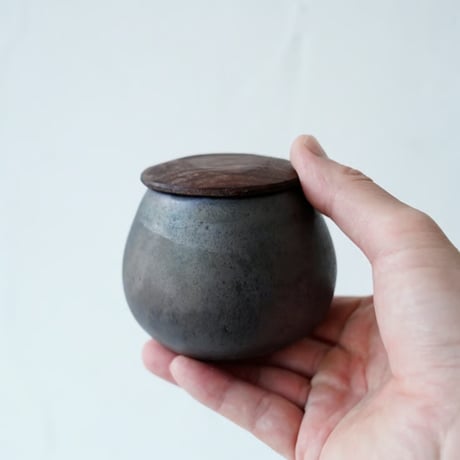 馬場勝文　153　黒釉　木の蓋物