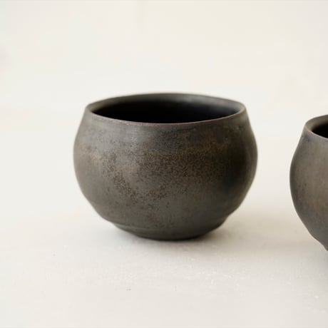 馬場勝文　30　黒釉 　丸カップ 　※個体差あり