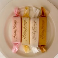 フランス産ハードチーズ　薄葉紙包み 100g ギフト包装（カラー　オークル）