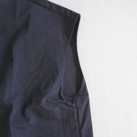 ＊レディース＊ Linenya -リネンヤ- nylon dyed ripstop vest ナイロンリップストップ フリルベスト／ブラック
