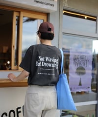 再再入荷‼︎【REALTEMPO ORIGINAL】 ガーメントダイ S/S Tシャツ "Not Waving But Drowning?" (ユニセックス)